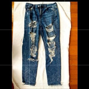 American eagle ripped mom jean size 6